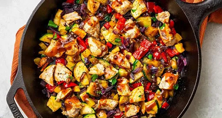 General Tso’s Chicken n’ vegetable Skillet